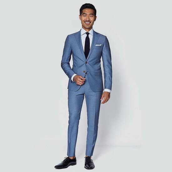 淺藍色衣服配什么顏色褲子，淺藍色衣服褲子配色最佳指南