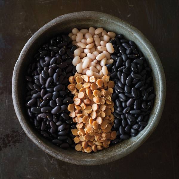 黑色褲子配什么顏色t恤，黑色褲子搭配這五款T恤顏色帥氣加倍